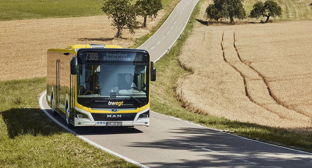 bwegt-Bus auf straße